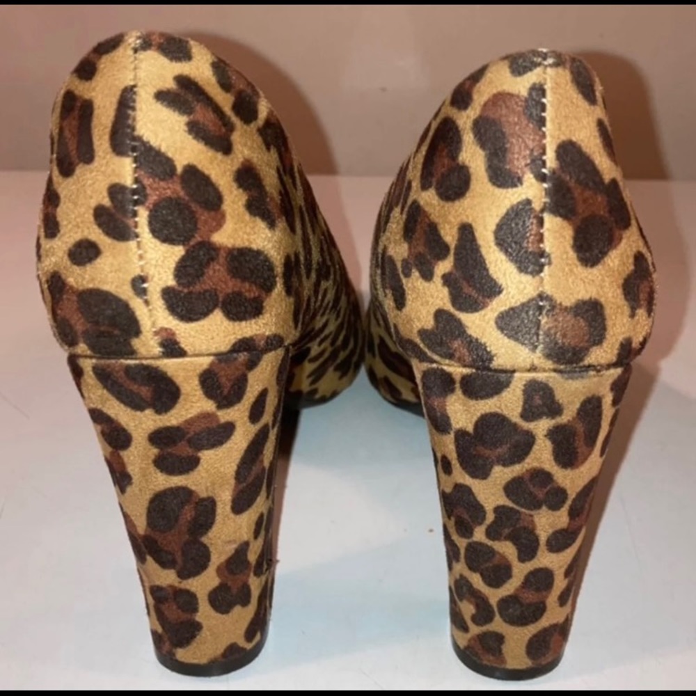 Leopard heels chunky pump